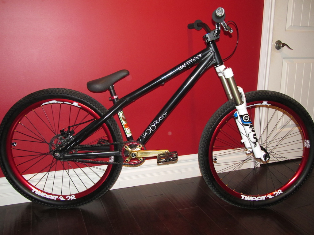 Dartmoor 26player 
Fox 36 Float
NS proof bars
atlas FR cranks and ss chain ring
spank tweet rims