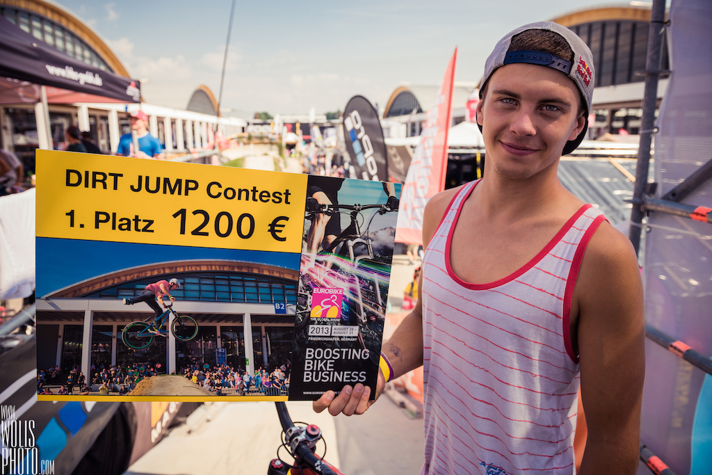 Szymon Godziek has won the 2013 Eurobike's Dirt Contest! Nice to see more than 70 riders taking part in the whole contest! If you want to get kickstarted in the industry, Eurobike is a place to be. Credit goes to www.wolisphoto.com