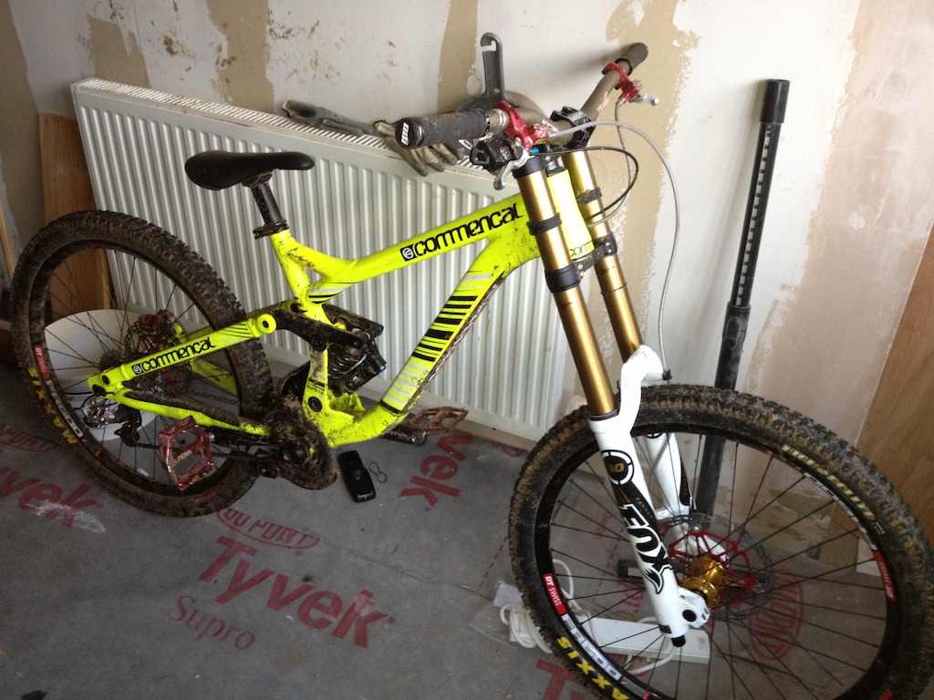 My new 2013 commencal supreme dh v3 World Cup edition