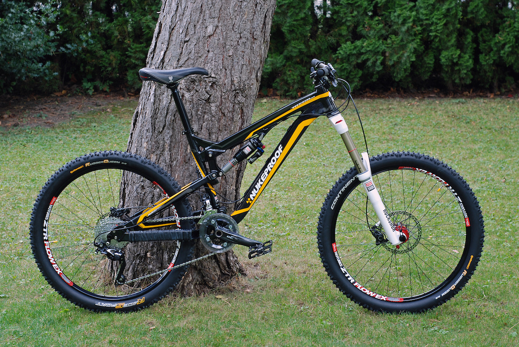 Nukeproof Mega AM 2013,
RockShox Lyrik R solo air 170mm fork, Gravity Gap seatpost, WTB Pure-V Race saddle, Kore Repute 50mm stem, Renthal Fatbar Lite 10mm handlebar, Hope Hoops - Notubes ZTR Flow EX wheels with Continental Rubber Queen RaceSport 26 x 2.2 tyres, Shimano Deore brakes, SLX drivetrain with Deore cranks, XT cassette, chain and front mech