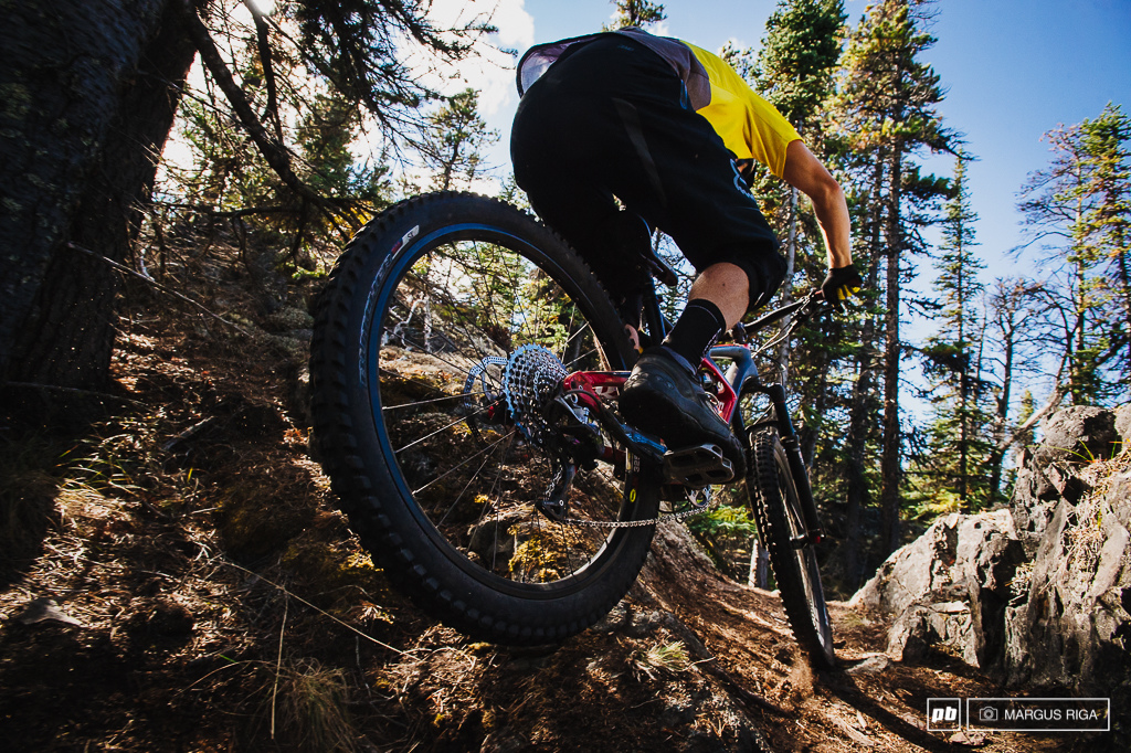 Kenny Smith was riding perhaps the nicest bike the world has yet known: Specialized Carbon Enduro, 2014 Pike, full XX1, carbon rims, Reverb, Sram bits. Holy crapoly that is a nice bike Kenny, ride safe ok? Don't be too hard on it............yeah right.