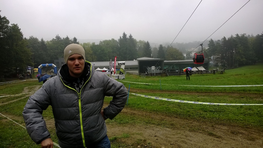 Enjoying the race in the 8 degree with fog, mist and rain :D