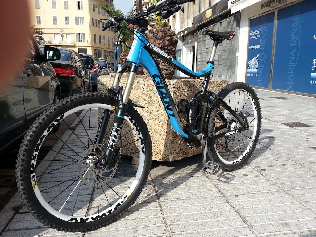 Giant Reign 1 2013 "L"
-kola :Mavic Crossmax sx 2012
-kiera: Crank Brothers Sage 780 mm
-mostek: Cydonia 50mm
-siodlo:SDG Bel Air Ti 
-poza tym seria...