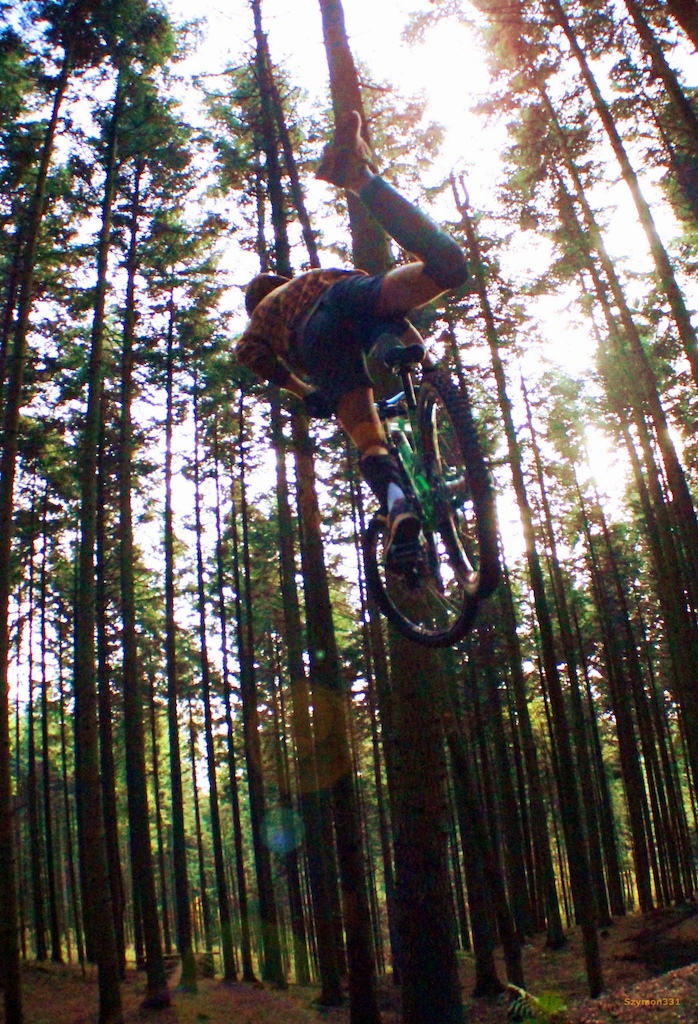 Nac nac.Photo by Szymon331

http://www.pinkbike.com/u/szymon331/