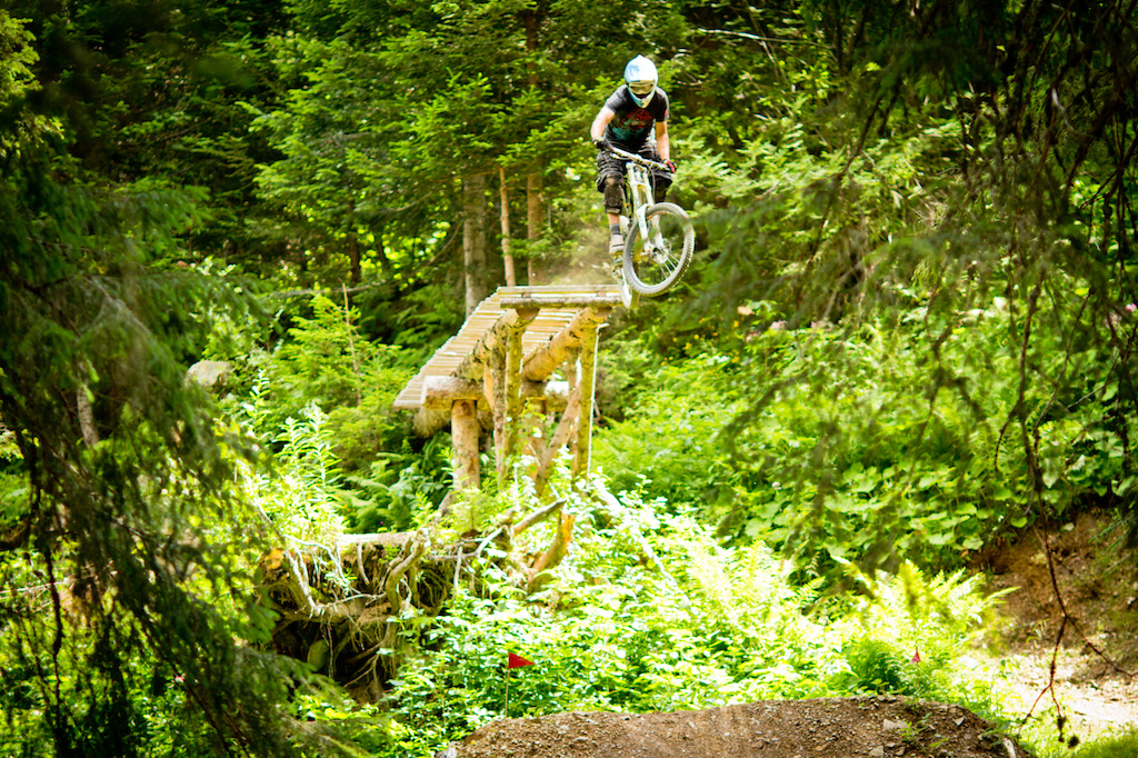A day riding air-Voltage, what an amazing trail!
For more info check out http://www.trailmecca.com

Thanks Reuben, Check out all his other pics at http://reubenshaul.com/