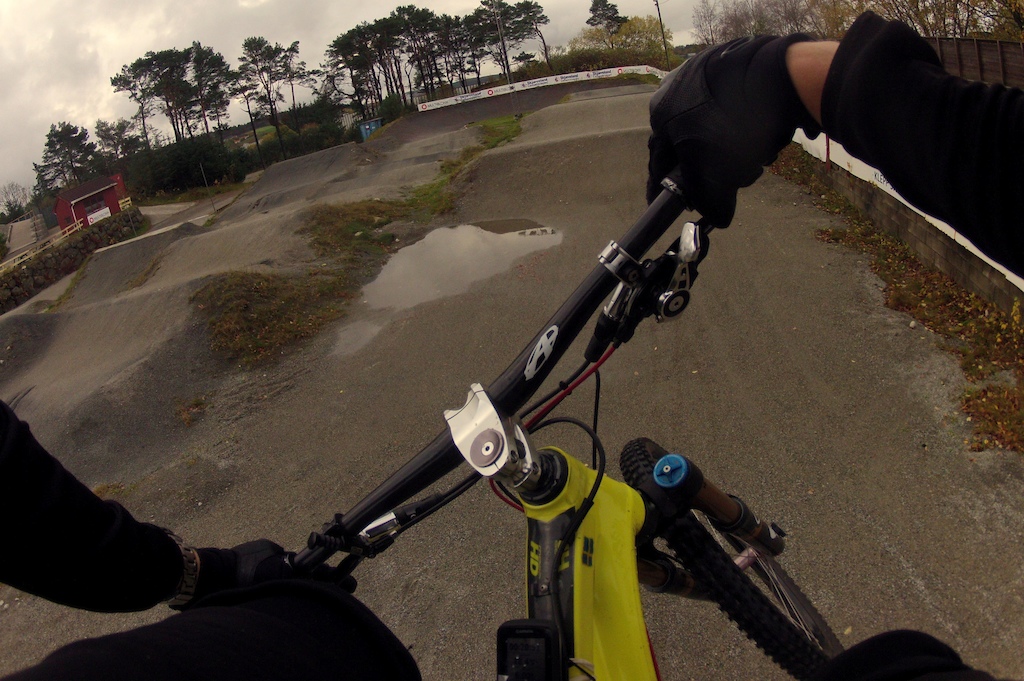 Took my mojo HD to the local bmx track for some warming up before hitting the trails.

Child at heart.