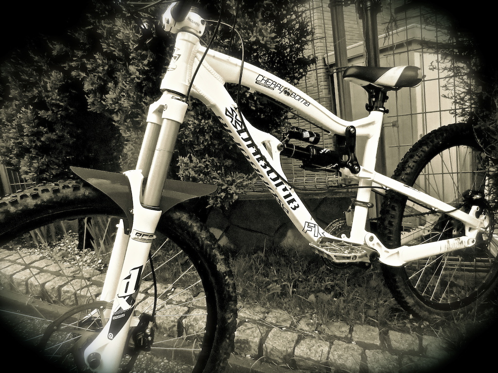 New fangled fender on my bike!
DaBomb Cherry Bomb!
Fr is on tomorrow!
RideOn!
