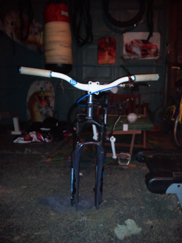 I have taken the front brake off finally so I can barspin and tailwhip :)