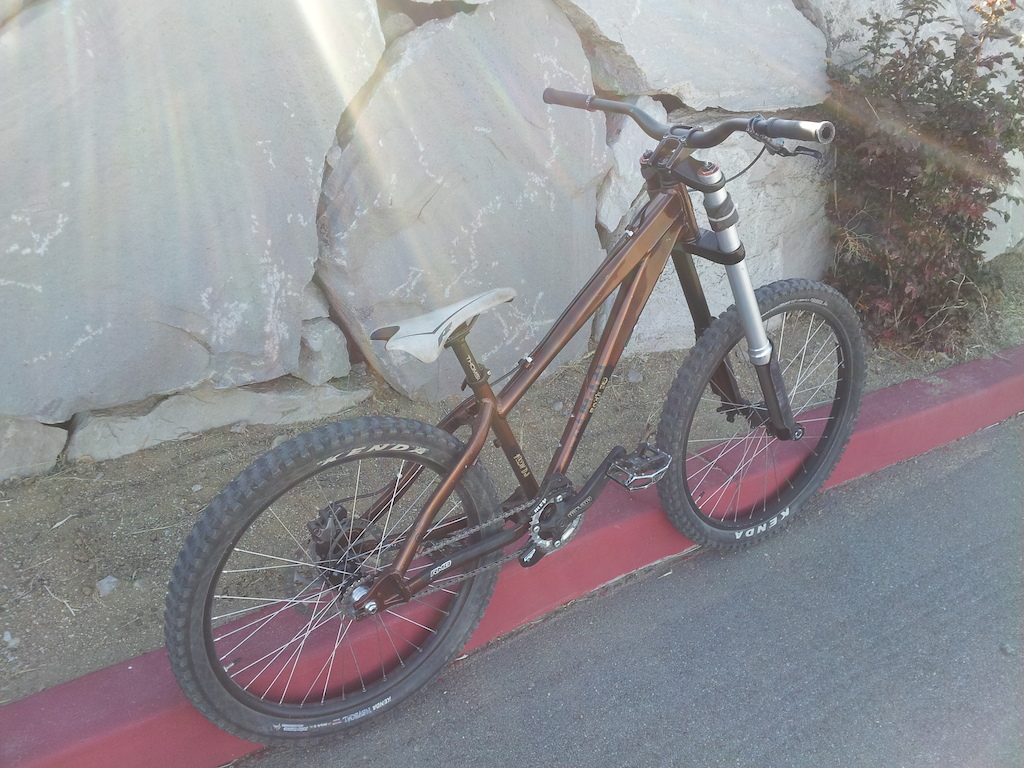 My rocky mountain dj flow. 2004/2005 marzocchi shivers, 24" single track on the back, mrp bash/chain guide, kanda 24x2.5 and 26x2.5, hayes stroker rear brake, kona riser bars. Great for freeride and just all around fun.