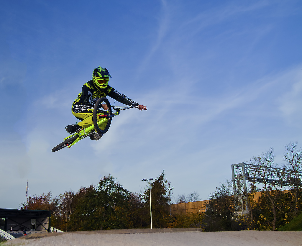 A snap I caught of Joey Gough laying the table at Birmingham BMX club, taken from Fridays film shoot.
Stoked we decided to predominantly shoot at 60fps as I doubt a lower frame rate would have actually captured Joey pinning it on some of the closer sequences (I'm not kidding, she's that rapid)
Special thanks to Mark from Birmingham BMX club for being so accommodating, what an INCREDIBLE venue! it's no wonder that the majority of the riders on the day were world class.

There's something good brewing!