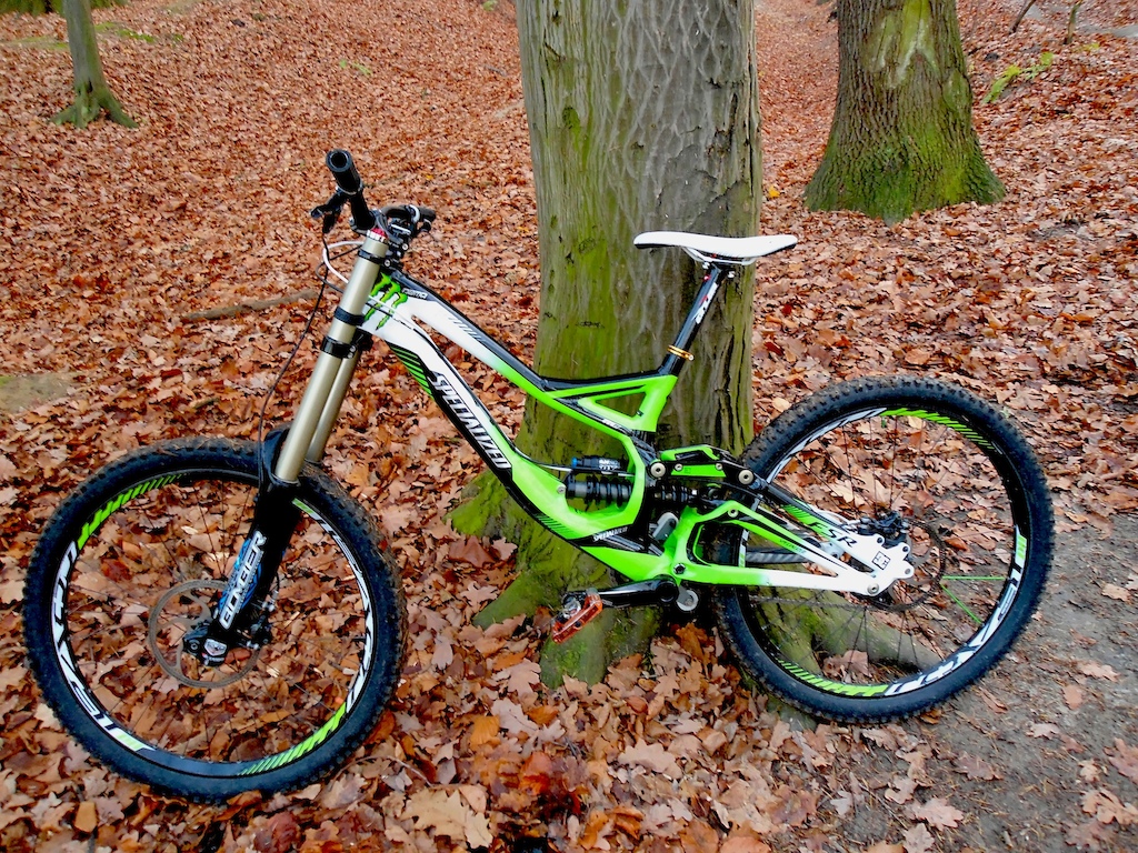 Specialized Demo 8 2012 M'
Marzocchi Bomber 888 RC3 EVO 
Carbon GUB

www.bartbass.com
www.goodbike.com.pl
www.naxa.pl
www.koninki.pl
www.gerex2.pl
www.oponafelga.pl
www.bikeline.pl
www.titan.com.pl