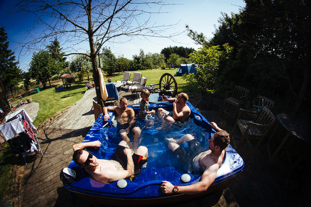 Working in the unnaturally high heat in the UK means a tactical retreat to the not so hot tub to clear the mind!