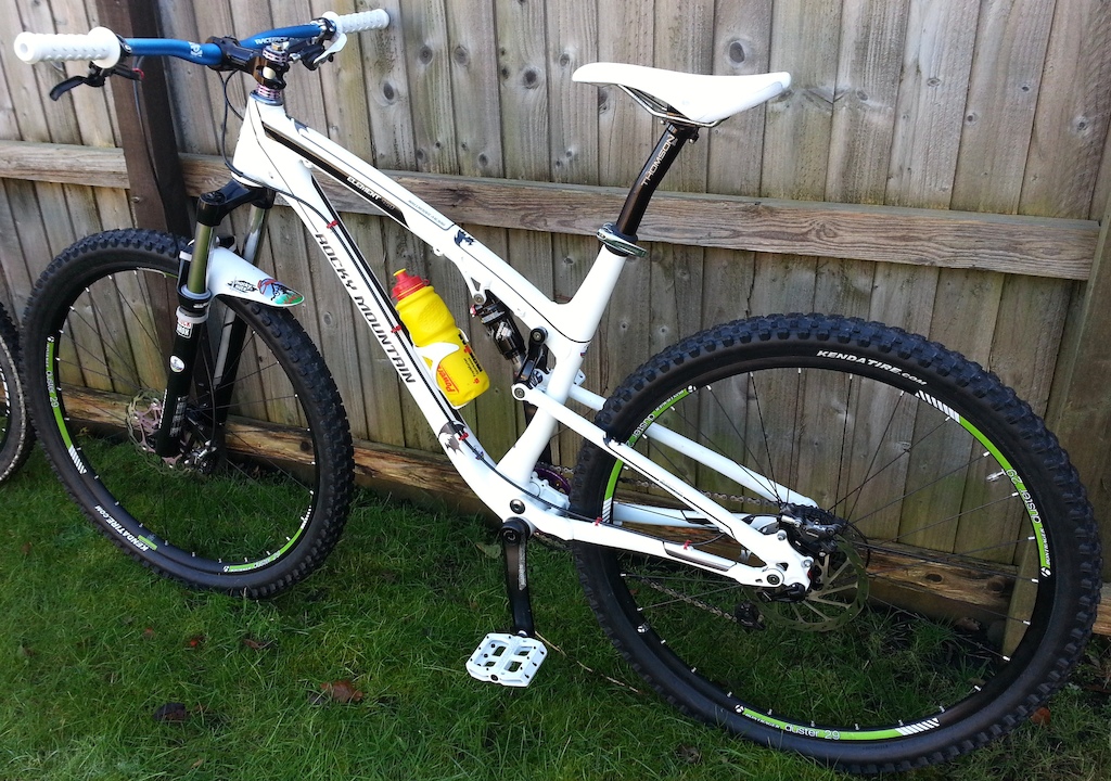 Rocky Mountain Element 29er complete.