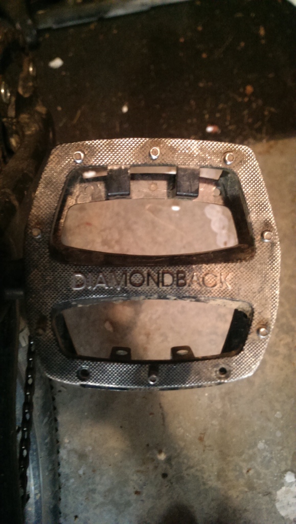Flat pedal option Diamondback adjustable pins