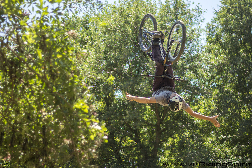 Teaser http www.pinkbike.com video 343205 This is a non supported documentary about the essence of biking filmed during a bike journey from Spain to Germany. Combining wonderful things like adventure sport people and music. Produced by Sandro Szukat - Ridingspirit.com