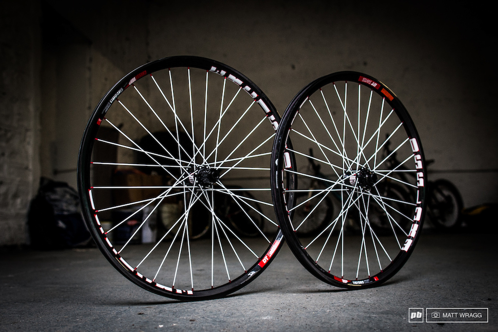 Everything is a matter of taste, but for us the matte carbon rims, black hubs, fat white spokes and red nipples is a winning combination. The net effect is rather flamboyant, but if you're laying down this kind of money, you don't want something dull, do you?
