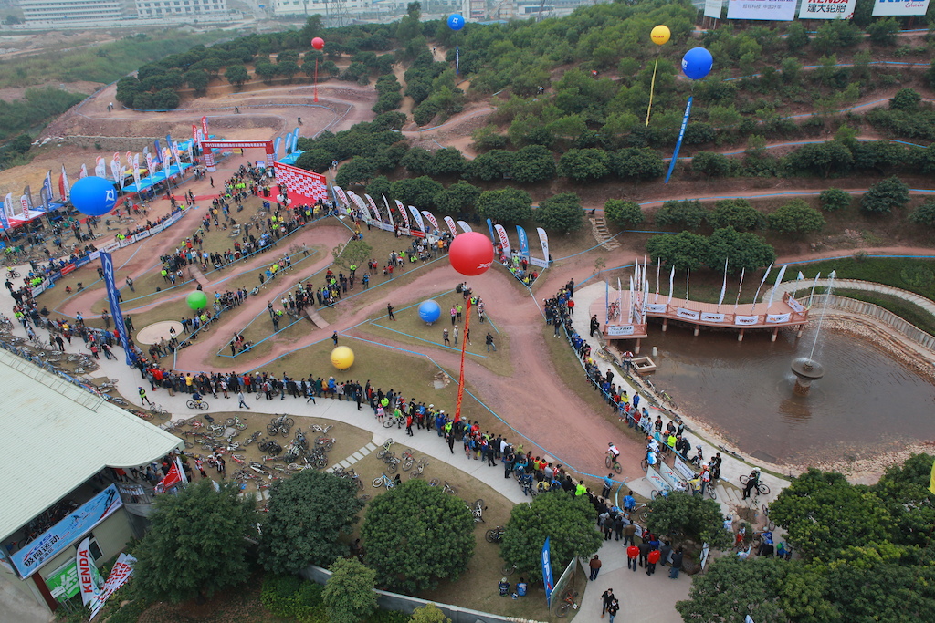It is our XDS bucycle's year end finals.Many riders from all directions came to attend this big competition.From the photo you can see our cycling track,it is very nice.