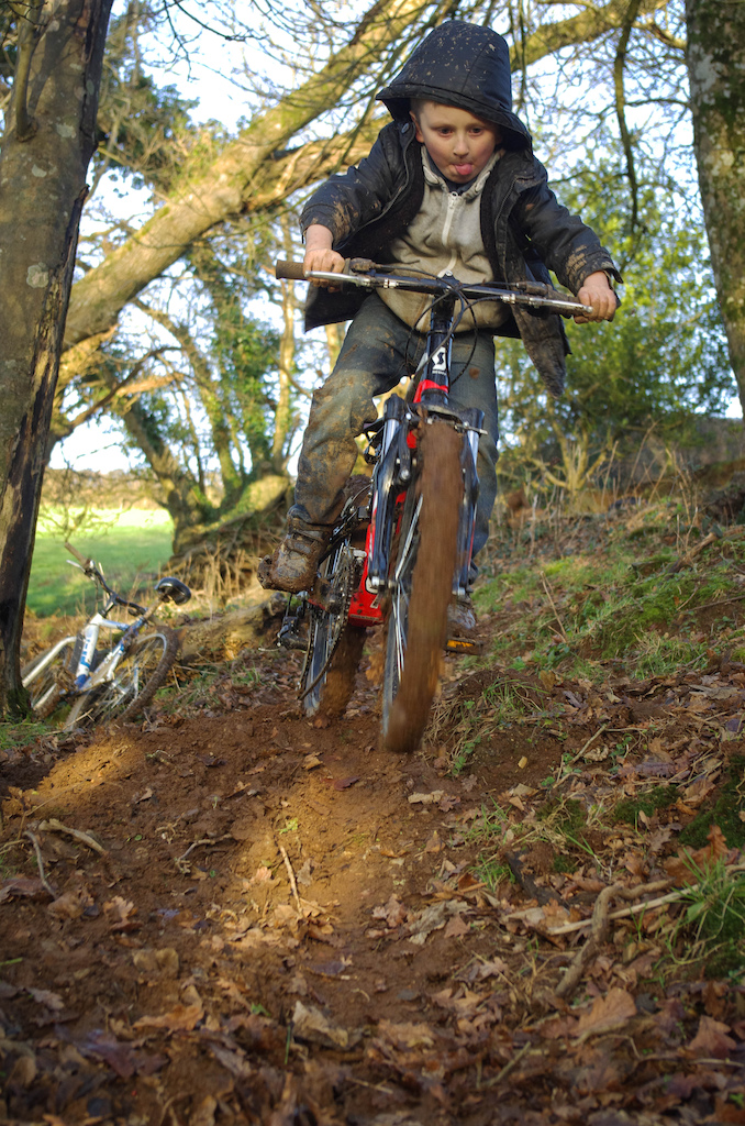 Scott built his own track today, well the start of it, he's getting to grips with the spark jr now, may still shorten the bars, and it's booked in with Dartmoor cycles for some hub upgrades to take 160mm discs and hydrolic system, wanted some Kore rims but spent a fair bit already