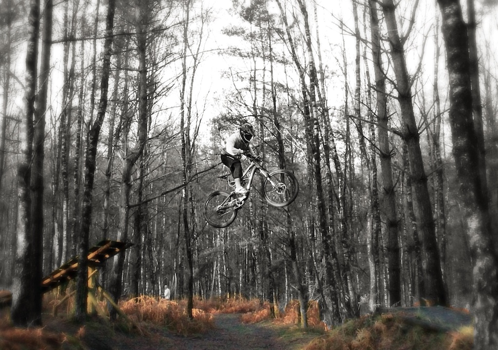 Grote jump op de wings filthy trail