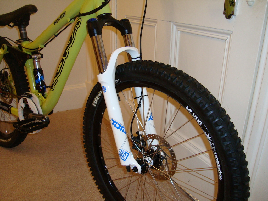 Tried these RockShox 26" wheel forks to see if they would fit.....and they do!