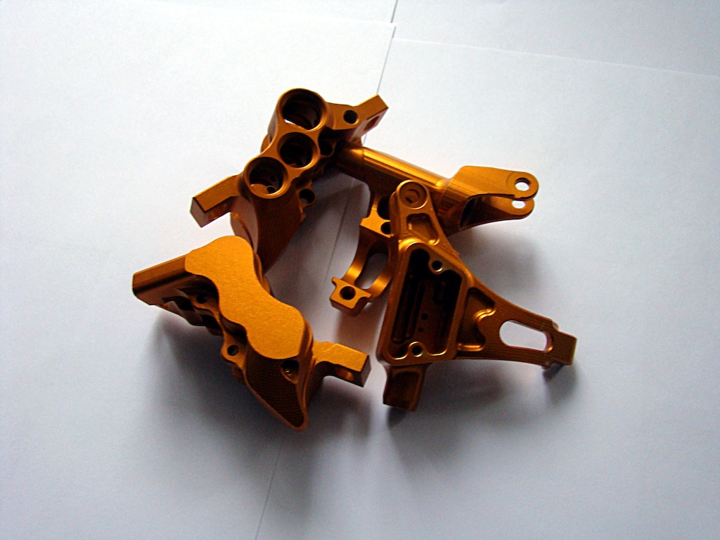 Hope Mono 6 calipers and master cylinder bodies anodized in orange. Anodizing done by 13bikes!