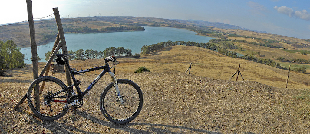 Around the sicilian countryside, Hills trails.
Find more at www.sikaniamtb.com