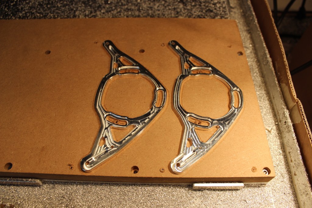 Usinage test des nouveaux boomerangs 2014! // Machining test of the 2014 back-plates!