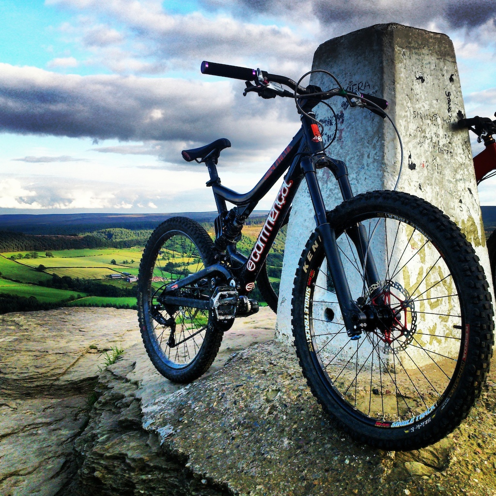 Commencal supreme mini DH