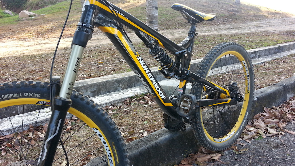 nukeproof mega AM + ccdb went for downhill ... it can take the beating