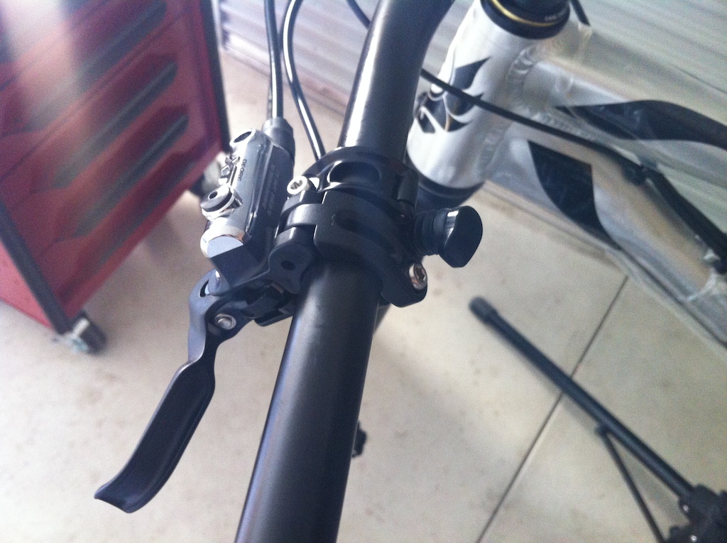 XT lever, RS Reverb Stealth remote - mounted under bar