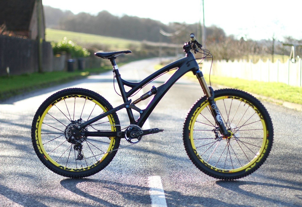 Transition Covert Carbon Medium
Fox Float 34 Factory Forks
SRAM X0 Trail Brakes
SRAM X01 Groupset
Mavic Crossmax Enduro Wheels 
Renthal Fatbar Lite Carbon Bars
Thomson X4 Stem
RockShox Reverb Seatpost