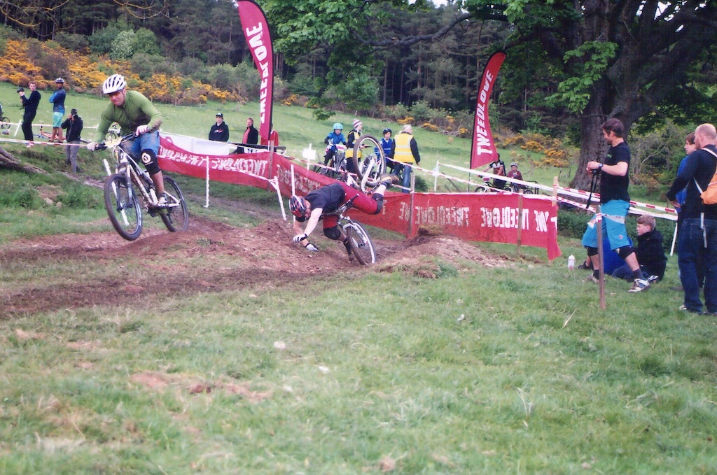 There was some great crashes at the Glentress Tweedlove dual slalom 2013