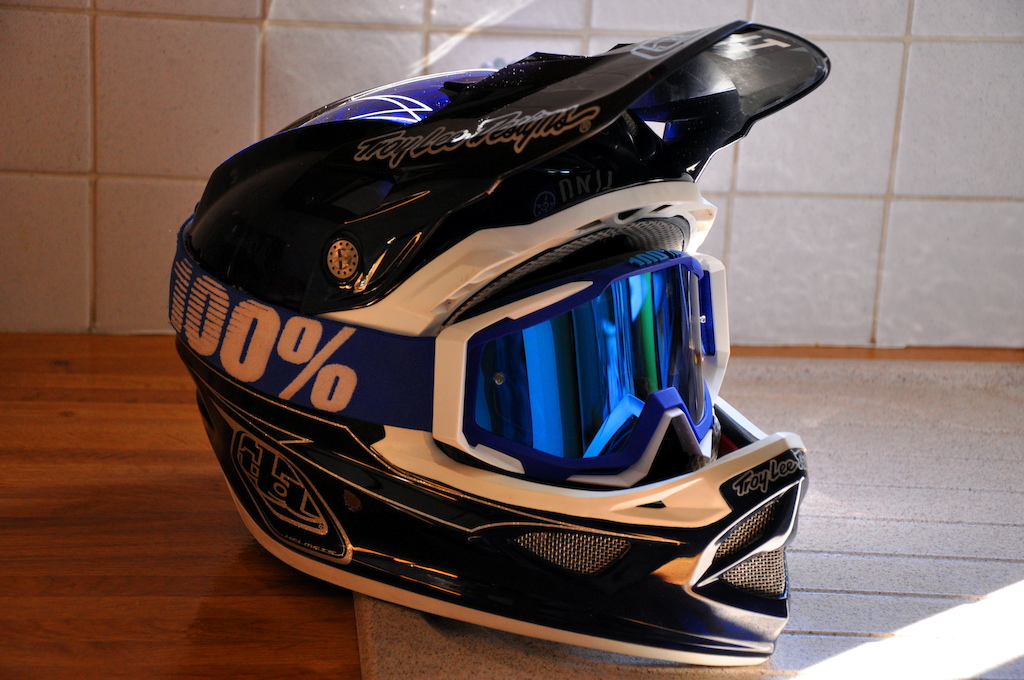 Helmet Troy Lee desgins D3 Pinstipe Blue Carbon with 100% Goggles Racecraft