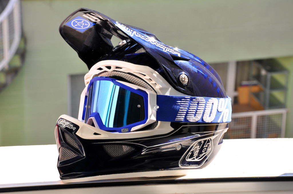 Helmet Troy Lee desgins D3 Pinstipe Blue Carbon with 100% Goggles Racecraft