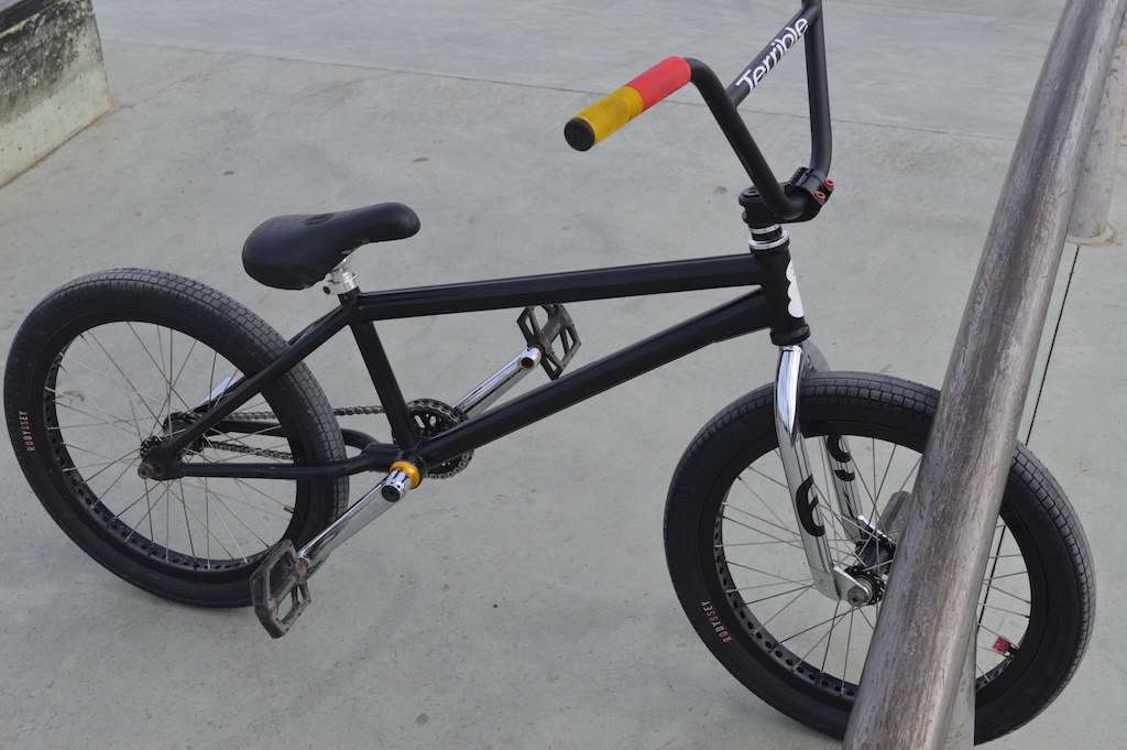 Frame: Sunday 3rd Wave
Fork: Eclat
Bars: Terrible 1
Cranks: Eclat Tibia
Stem: Odyssey Lincoln
Front wheel: Fly rim laced to G-sport hub
Back wheel: Fly rim laced to G-sport Ratchet hub