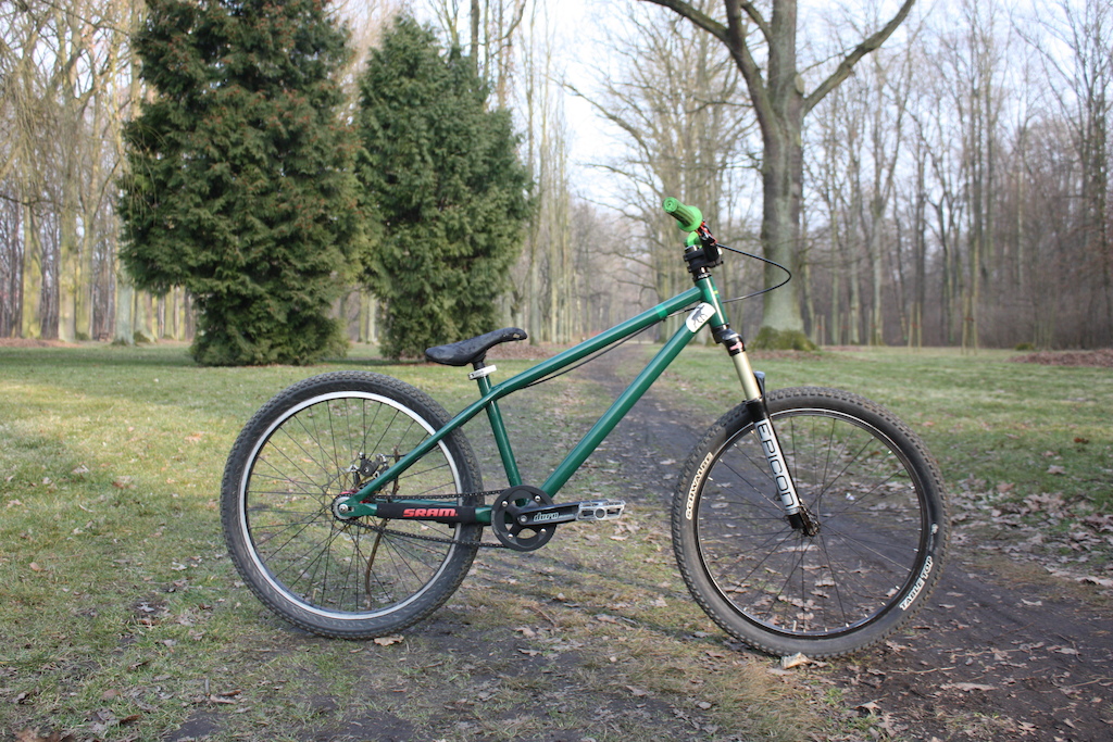 Duncon Pussy Dirt with suntour epicon on 24'' wheels :) Ready for 2014 season
