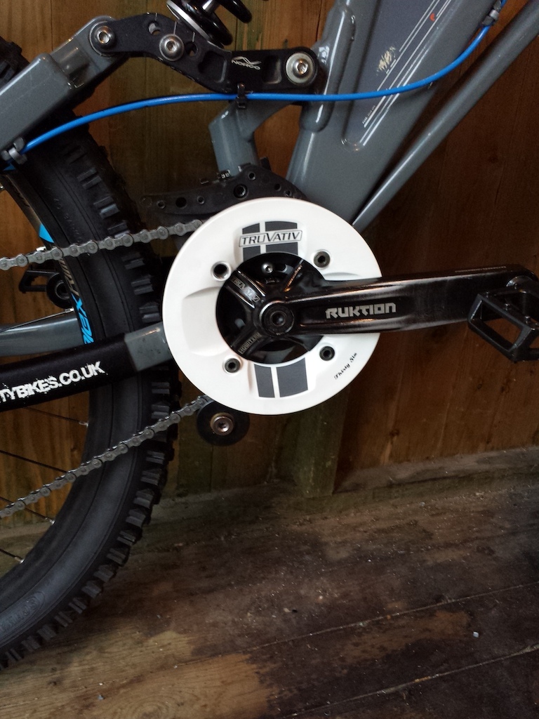 truvativ box guide, bash plate and a choice of an ISCG old or ISCG 05 bb adapter