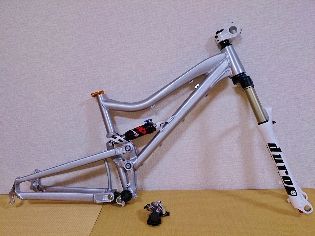 Front Fork  ...SRS Duro (Kai)
Outer:Duro,
 Inner :Epicon,
 Support Shaft:DuroLux,

Rear Shock...R/S Ario RL