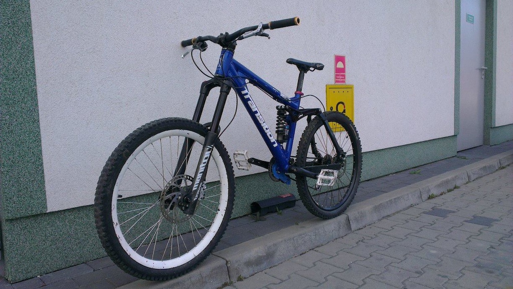 Po przerwie rower do turlania się tu i tam, Transition Dirtbag &amp; Manitou Travis.