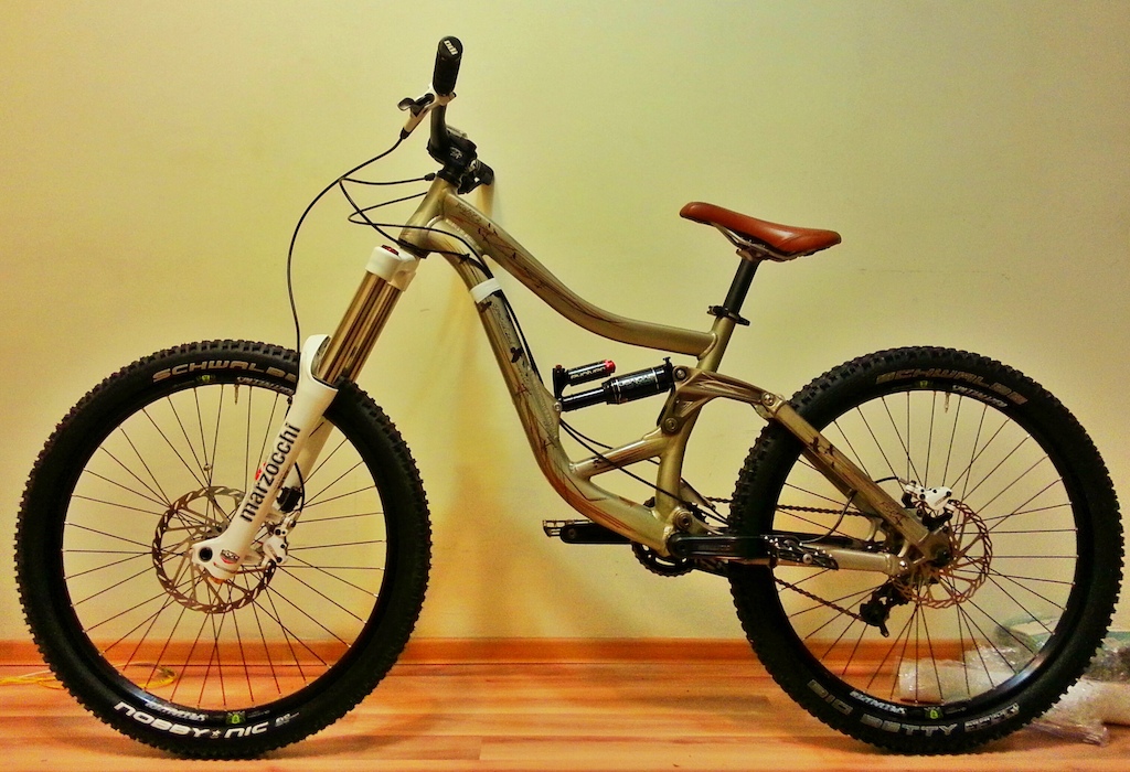 Specialized BigHit 2009,
MZ 66 RC3 evo Ti 2012,
Manitou Evolver ISX-6 

=17,0 kg