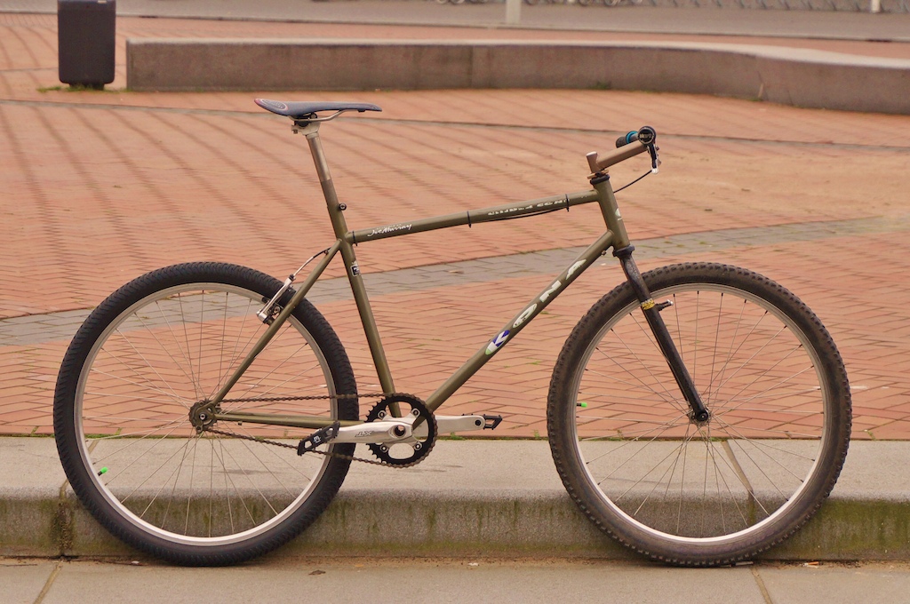 My 1991 Kona Cinder Cone. Built as a fast commuter and for some offroad every now and then. Weighs 9.7kg.