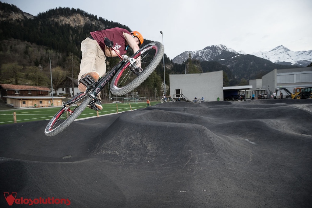 Pump track: Sandro Schmid on the brand new Velosolutions Pump Park in Sils i.D.
by Hansueli Spitznagel