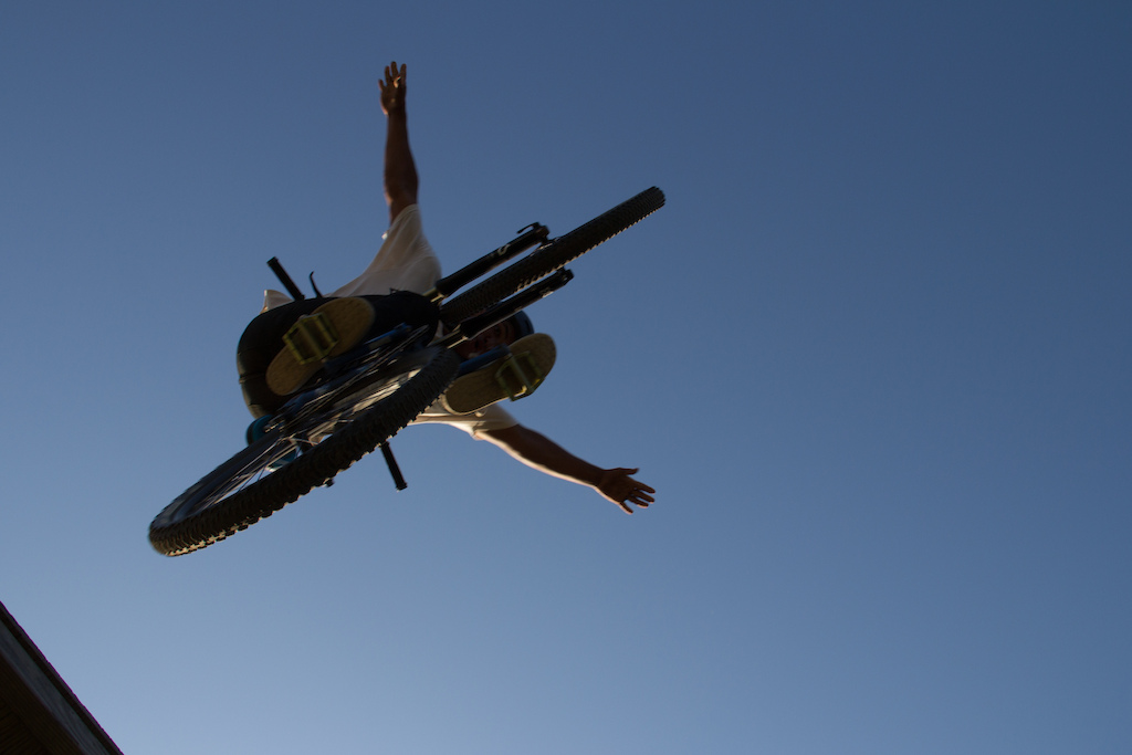 under the tuck-no-hander