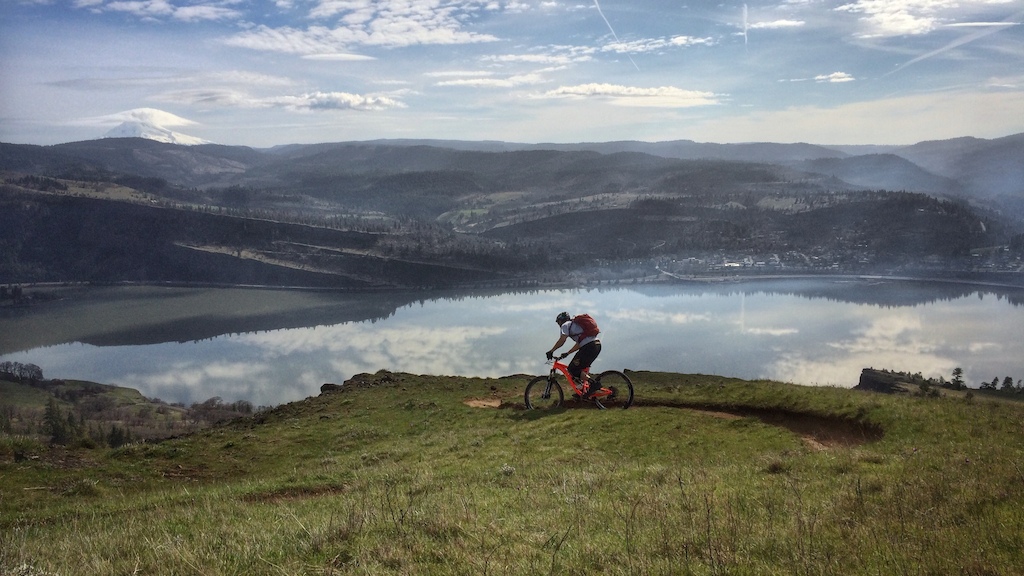 Beautiful day to rip the Columbia Gorge near Hood River, OR.