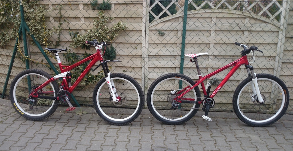 last photo of two bikes before sending dartmoor to new owner :)