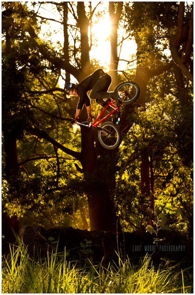 Havent shot BMX in a long time, but this extremely hot day rewarded us with some amazing light!
Fairly please with the outcome.

Murray Loubser.
Downside 360. 
Yobbo trails.