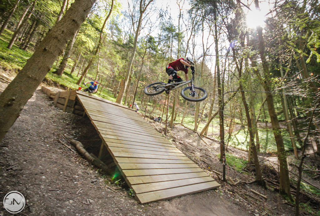 #52photochallenge

For those of you who have not ridden AstonHill's trail surface to air, this is massive, and for those of you who have, just think and look at the photo, most people don't even gap this, but Atwill sent it to beyond far. Huck would be an understatement.

Sigma 10-20mm - f/5 - 1/400th

Week 15:

Sent