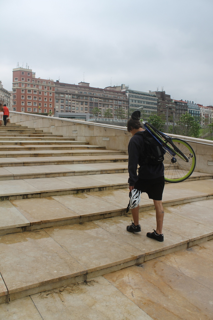 Fixie route from San Sebastian to Bilbao with Pedro, Ivan, Salinas and Keri. Photos by Unai Salinas. more on AfroTrailsClothing.blogspot.com