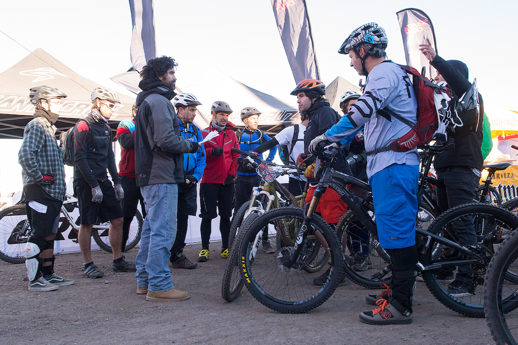 In the ski center "La Parva" the first round of the championship "by Santa Cruz Montenbaik MTBLab Enduro 2014" and the team of the German brand Cube was there with its main figure Nico Lau was performed.