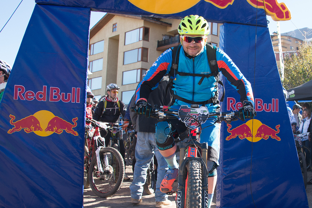 In the ski center "La Parva" the first round of the championship "by Santa Cruz Montenbaik MTBLab Enduro 2014" and the team of the German brand Cube was there with its main figure Nico Lau was performed.